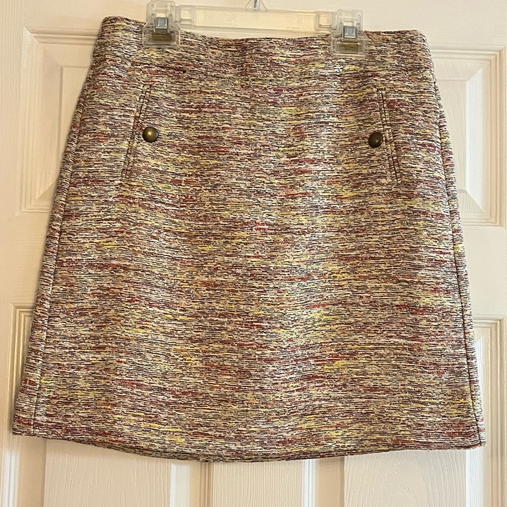 Loft/women’s tweed skirt, size 0, 18” long